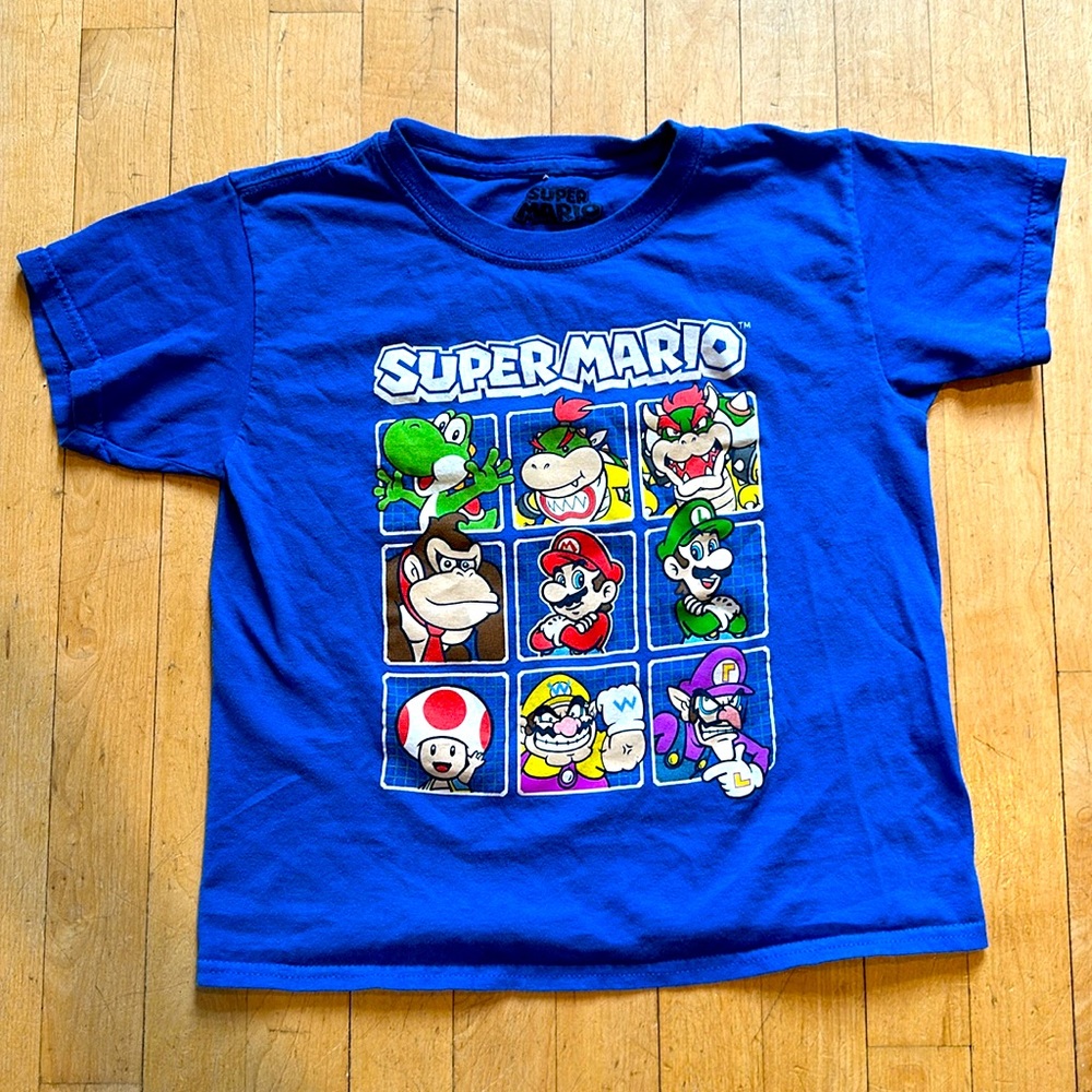 Mario Brothers T-shirt. Like new. No stains, holes or pulls.